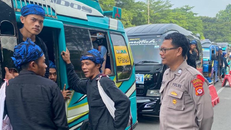 Masyarakat Baduy usai melakukan kegiatan Seba Baduy. (Foto: Humas Polri))