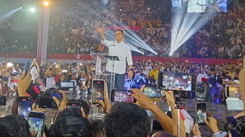 Bakal calon presiden Anies Baswedan di acara 'Temu Kebangsaan Relawan', di Tenis In Door Senayan, Minggu (21/5). (Foto: Disway)