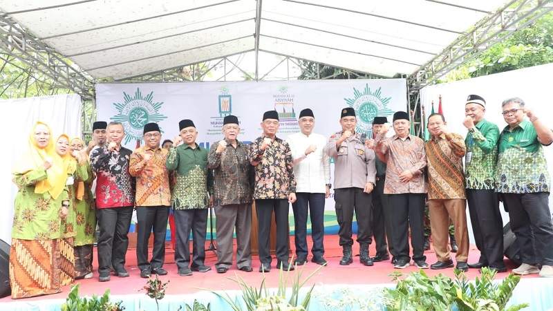 Bupati Tangerang Ahmed Zaki Iskanda dan Menteri Koordinator PMK  Muhajir Effendy di acara Musyawarah Daerah Muhammadiyah dan Aisyiyah Kabupaten Tangerang ke-12. (Foto: Dok Pemkab)