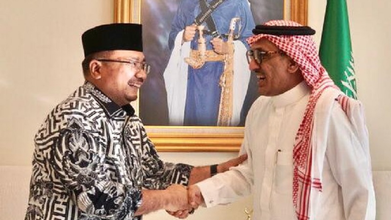 Menag Yaqut Cholil Qoumas saat bertemu dengan Dubes Arab Saudi untuk Indonesia, Faisal Abdullah Al-Amudi (Foto : Dok Kemenag)