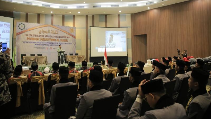 Acara pelepasan santri kelas akhir Angkatan XIV Pondok Pesantren Al Kamil, di Ballroom Grand Sol Marina Hotel, Jatiuwung, Minggu (4/6) . (Foto: Dok Pemkot)