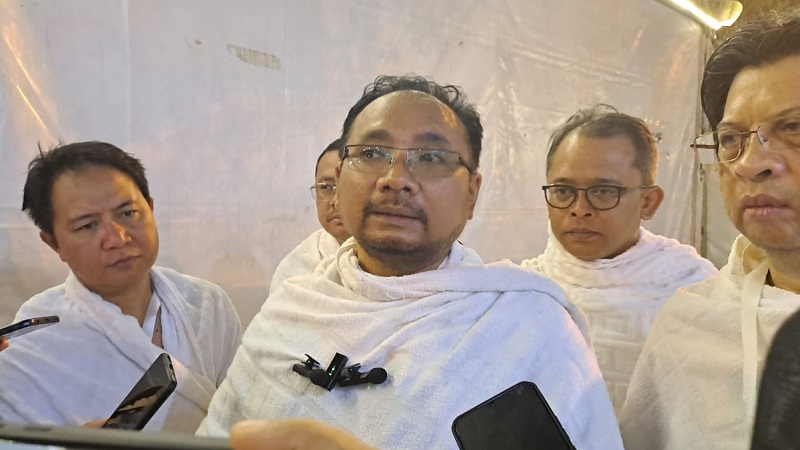 Mentei Agama Yaqut Cholil Qoumas memberikan keterangan usai wukup di Arafah. (Foto: Dok Kemenag)