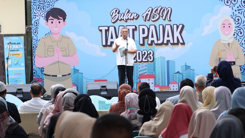 Walikota Tangsel Benyamin Davnie di acara Bulan ASN Taat Pajak 2023. (Foto: Dok Pemkot)