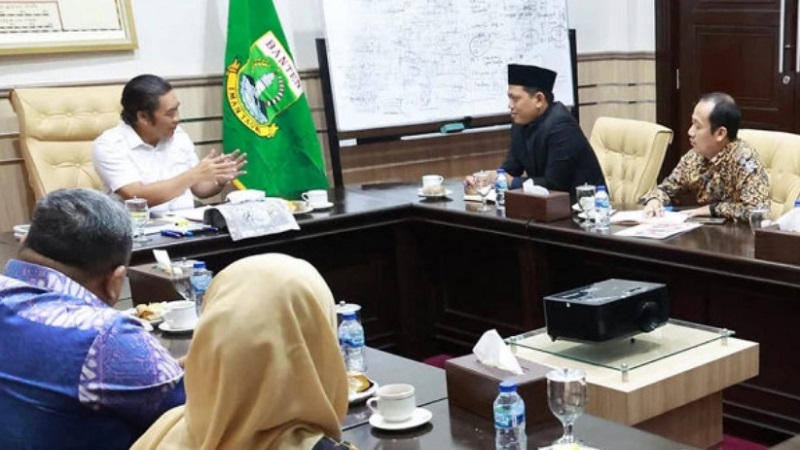 Pj Gubernur Banten saat menerima silaturahmi Komisioner KPU Banten. (Foto: Dok Pemprov)