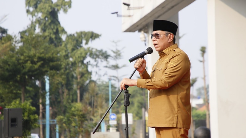 Walikota Tangsel Benyamin Davnie saat memimpin Apel pagi. (Foto: Dok Pemkot?)