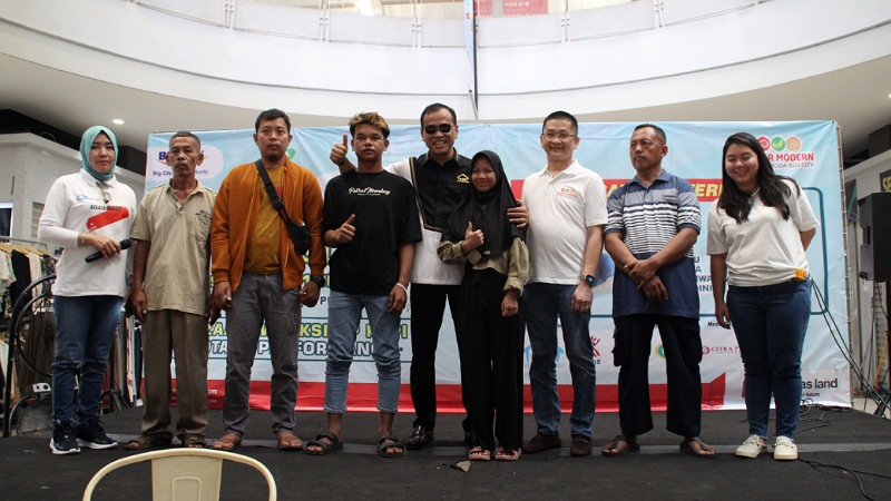 Dalam rangka memperingati World Deaf Day pada tanggal 29 September 2023, Sinar Mas Land melalui Pasar Modern Intermoda BSD City menghadirkan Intermoda Peduli. Foto: IST