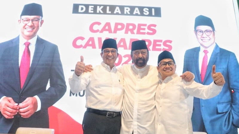 Ketum NasDem Surya Paloh diapit Bacapres dan cawapres Anies Baswedan dan Muhaimin Iskandar. (Foto: Disway)