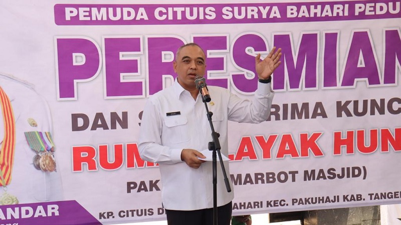 Bupati Tangerang Ahmed Zaki Iskandar meresmikan bedah rumah untuk marbot masjid. (Foto: Dok Pemkab)