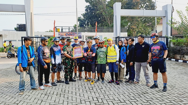 LBH Tridharma Indonesia memberikan pendampingan hukum kepada peserta Gowes Persatuan Indonesia. (Foto: Dok Kedai Pena)