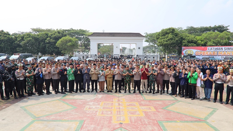 Foto bareng kegiatan simulasi pengamanan Capres dan Cawapres pada Pemilu 2024 di Banten. (Foto: Dok Polda Banten)