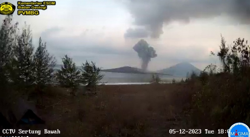 Masyarakat sekitar pesisir pantai diimbau waspada erupsi Gunung Anak Krakatau. (Foto: PVMBG)