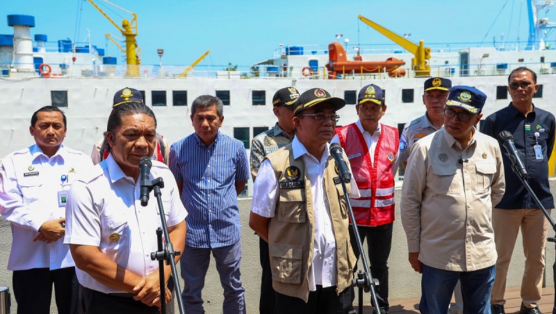 Pj Gubernur Banten Al Muktabar, Menko PMK Muhadjir Effendy, dan Menhub Budi Karya Sumadi  memberikan keterangan usai Rakor Penyelenggaraan Angkutan Lebaran 2024/1445. (Foto: Dok Pemprov)