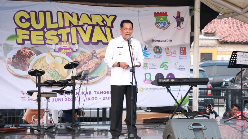 Penjabat Bupati Tangerang Andi Ony membuka Festival Kuliner  di Taman Kota Sepatan. (Foto: Dok Pemkot)