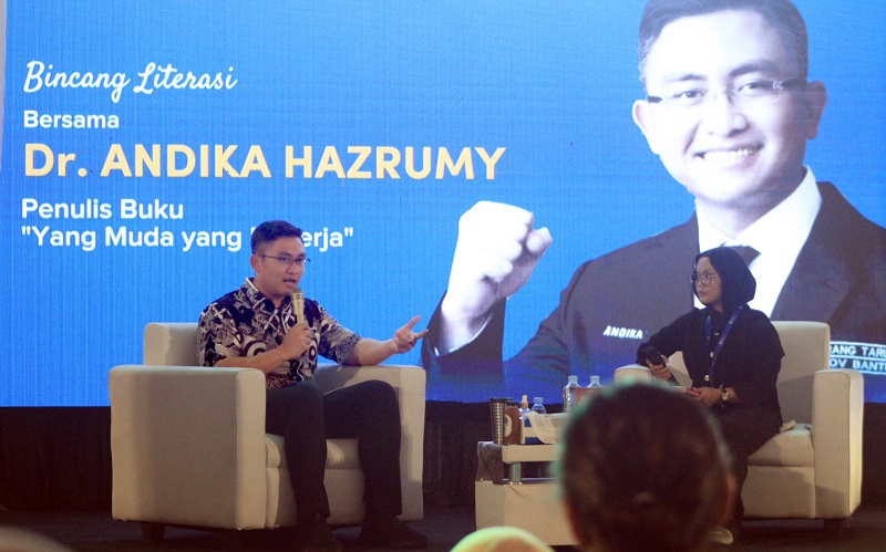 Andika Hazrumy berbicara di acara Bincang Literasi di Untitra. (Foto: AMR/RMB)