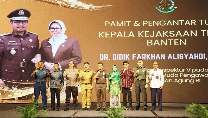 Pj Gubernur Banten Al Muktabar saat menghadiri pamit dan pengatar Kajati Banten Duduk Farkhan. (Foto: Biro Adpim dan Protokol)