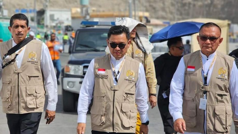 Wakil Ketua Komisi VIII Tb Ace Hasan Syadzily bersama Wakil Ketua DPR RI Lodewijk F Paulus dan Timwas Haji DPR RI meninjau Terminal Syeib Amir. (Foto: Ist/RMB)