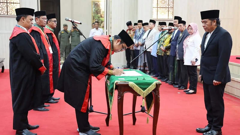 Pengukuhan Dewan Hakim MTQ XXI Banten.  [Foto: Biro Adpimpro Setda Banten]