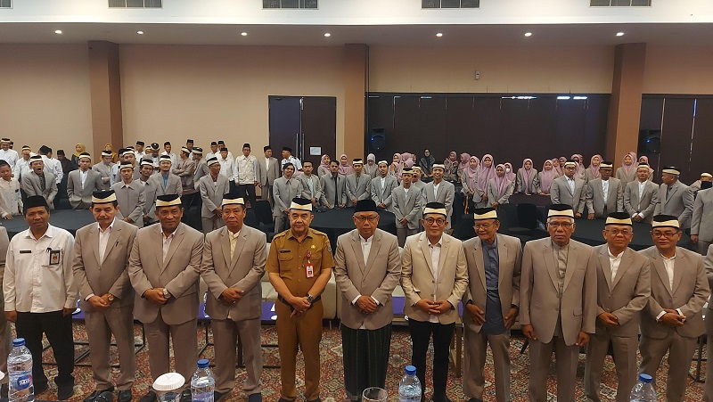 Plh Sekda Kabupaten Tangerang melepas Kafilah yang akan bertanding di gelaran MTQ ke 21 tingkat Provinsi Banten. [Foto: Dok Pemkab]