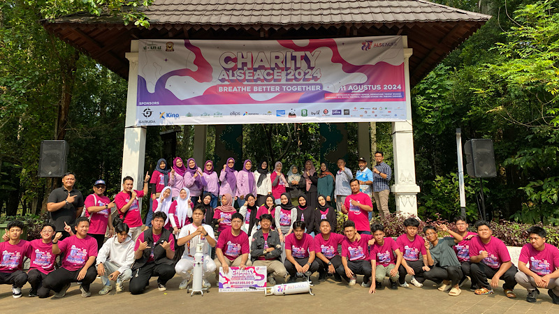 Kegiatan charity Alseace 2024 SMA Islam Al Azhar BSD di Taman Kota BSD, Serpong, Tangsel pada Minggu (11/8). Foto: Lani/RMB