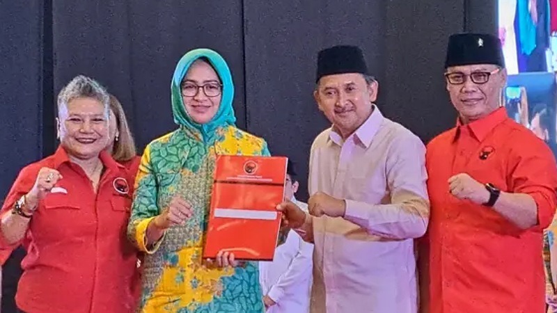 Airin Rachmi mendapat surat rekomendasi maju di Pilgub Banten dari PDIP berpasangan dengan Ade Sumardi. [Foto: Repro]