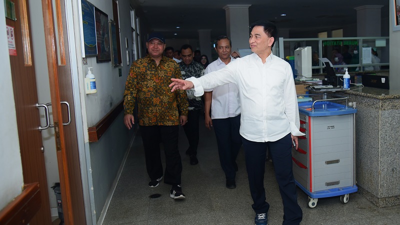 Wakil Ketua BURT DPR RI Dimyati Natakusuma memimpin peninjauan tim BURT ke RSUD dr. Adjidarmo Rangkasbitung. [Foto: Dok DPR]