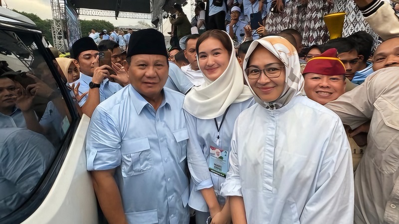 Ketua TKD Prabowo - Gibran Banten Airin Rachmi Diany bersama calon Presiden terpilih Prabowo Subianto. [Foto: Ist/RMB]