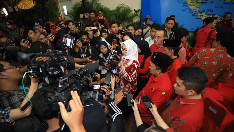 Bakal calon Gubernur dari PDIP Airin Rachmi Diany saat memberikan keterangan pers usai diusung PDIP di Pilgub Banten. [Foto: AMR/RMB]