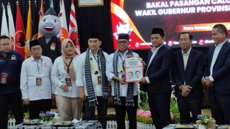 Berkas pendaftaran andra Soni - Dimyati Nantakusumah diterima KPU Banten. [Foto: Repro]