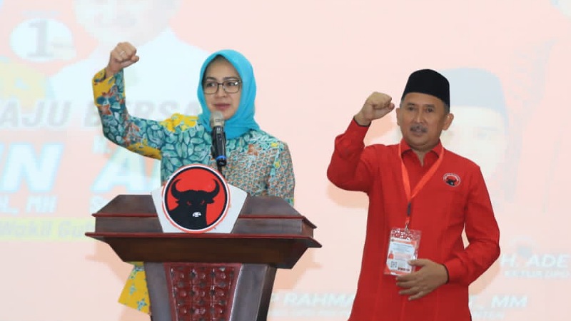 Calon gubernur dan wakil gubernur Banten Airin Rachmi Diany-Ade Sumardi menghadiri Rakerdasus DPD PDIP Banten. [Foto: AMR/RMB]