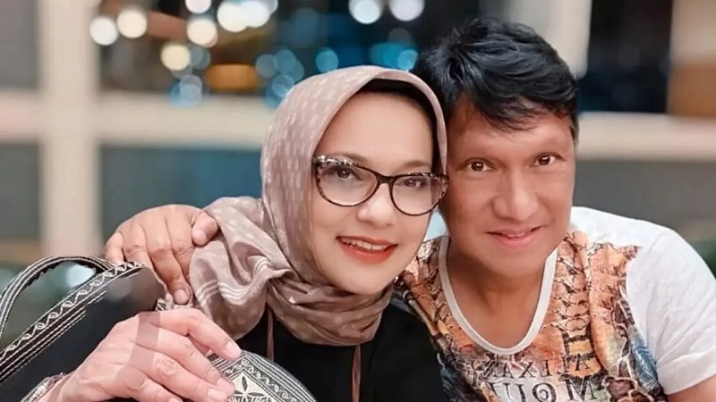 Artis senior Marissa Haque dan suami Ikang Fawzi semasa hidup. [Foto: Repro]