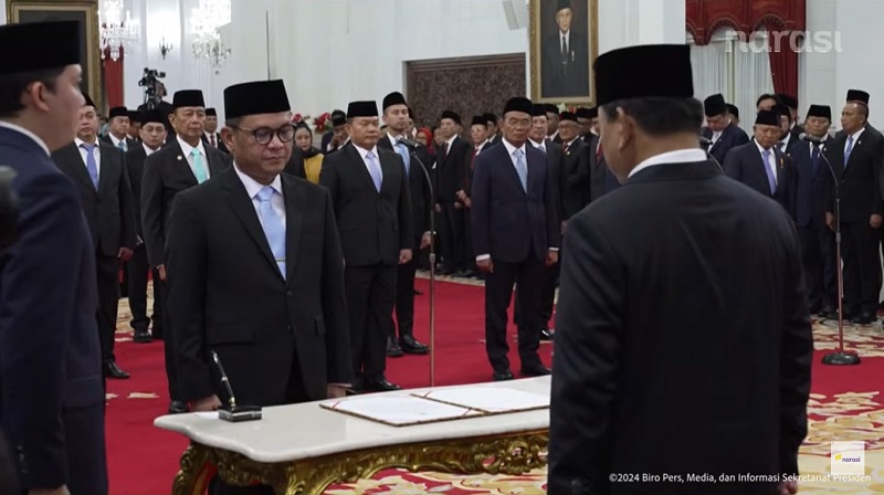 Dr Tb Ace Hasan Syadzily menandatangi berita acara penagangkatan sebagai Gubernur Lemhanas RI. [TangkapanLayar]