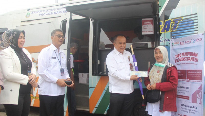 Program pemutihan denda pajak kendaraan diharapkan dapat dimanfaatkan warga di Provinsi Banten. [Foto: Adpimpro Setda Banten]