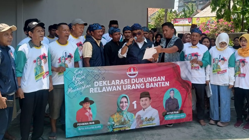 Relawan Urang Banten (RUB) deklarasi dukung Airi-Ade di Pilgub Banten. [Foto: AMR/RMB]