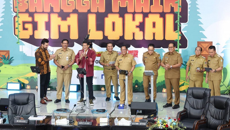 Mendagri Tito Karnavian melaunching Bangga Main Gim Lokal bersama Menparekaf Sandiaga S Uno. [Foto: Adpimpro Setda Banten]