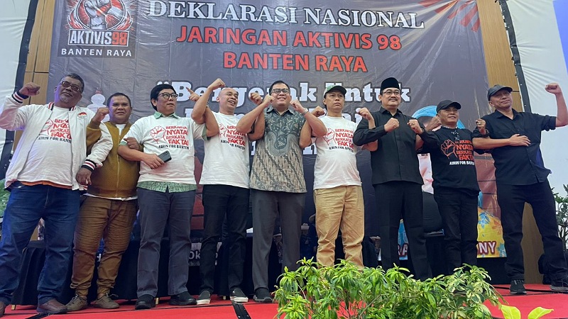 Jaringan Nasional Aktivis 98 Banten Raya deklarasi dukungan Airin Rachmi Diany-Ade Sumardi. [Foto:  AMR/RMN]