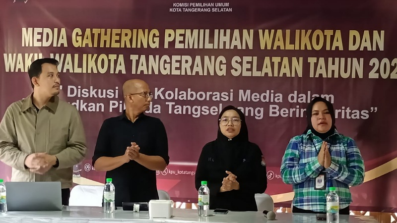 Media gathering KPU Tangsel dengan Media di Lubana Sengkol, Setu. [Foto: AMR/RMB]