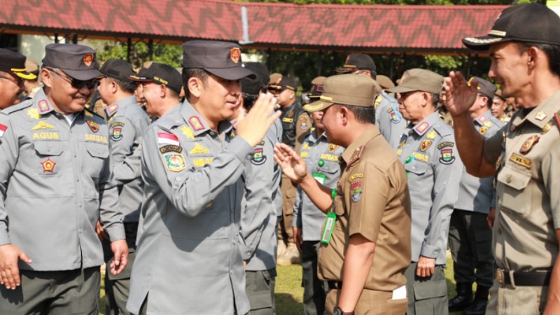 Pj Bupati Tangerang Andi Ony saat Apel Gelar Pasukan Satgas Linmas (Satlinmas) Dan Satpol PP Kabupaten Tangerang. [Foto: Dok Pemkab/RMB]