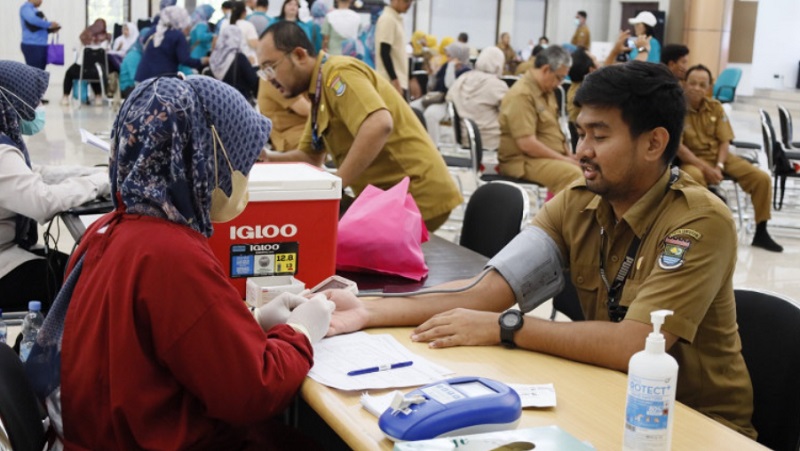 Dinas Kesehatan Pemkab Tangerang menggelar tes kesehatan gratis peringati Hari Kesehatan Nasional 2024. [Foto: Dok Pemkab/RMB]