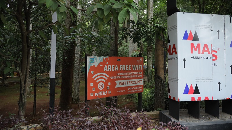 Area free Wifi di ruang publik.  [Foto: Dok Pemkot/RMB]