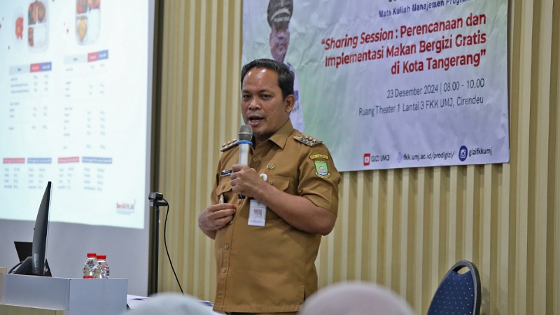 Pj Walikota Tangerang Nurdin memberikan kuliah umum di Universitas Muhammadiyah Jakarta. [Foto: Dok Pemkot/RMB]