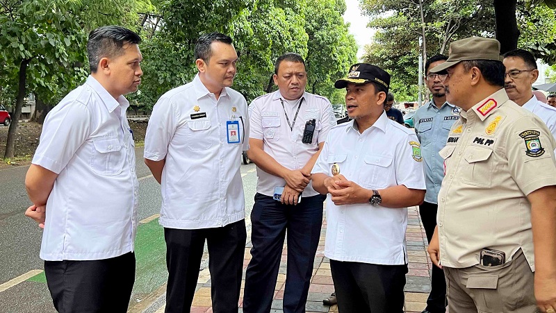 Pj Walikota Tangerang Nurdin akan mengalihkan parkir liat ketempat resmi. [Foto" Dok Pemkot/RMN]