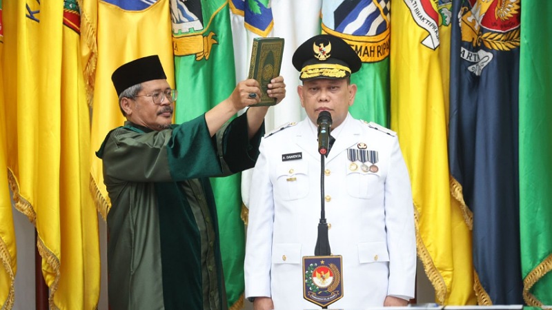 Ucok Abdulrauf dilatik menjadi Pj Gubernur Banten menggantikan Al Muktabar. [Foto: Apimpro Setda Banten/RMB]