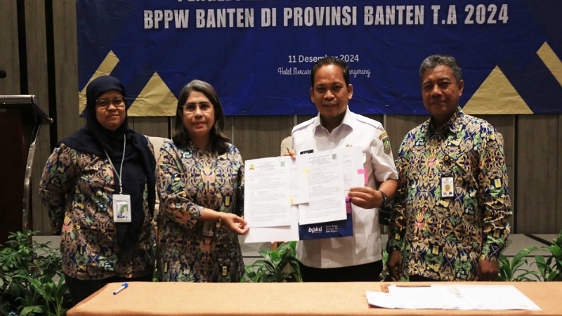 Pj Walikota Tangerang Nurdin mewakili Pemkot Tangerang menerima hibah aset BMN dari Kemterian PUPR. [Foto: Dok Pemkot/RMN]