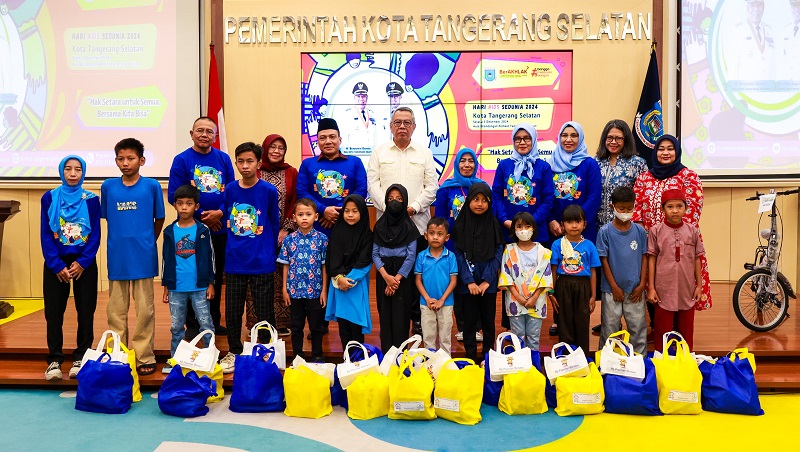 Walikota Tangsel Benyamin Davnie saat peringatan Hari AIDS Sedunia 2024 di Ruang Blandongan, Puspemkot Tangsel, Selasa (3/12). [Foto: Dok Pemkot/RMB]