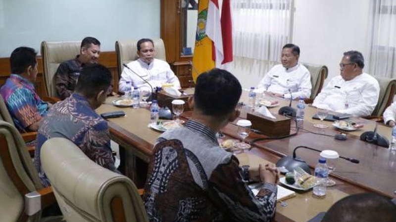 Pj Wali Kota Tangerang Nurdin menerima kunjungan studi tiru Pemkor Palopo yang dipimpin langsung Wali Kota Palopo Firmanza DP. [Foto: Dok Pemkot/RMB]