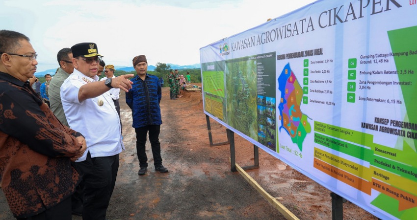 Pj Gubernur Banten Ucok A Damenta saat meninjau Kawasan Agrowisata Cikapek, Lebak Banten. [Foto: Adpimpro Setda Bandan/RMN]