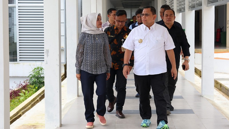 Pj Gubernur Banten saat meninjau RSUD di Kabupateb Lebak, dan Kabupateb Pandeglang. [Foto: Dok Adpimpro Setda Banten/RMB]