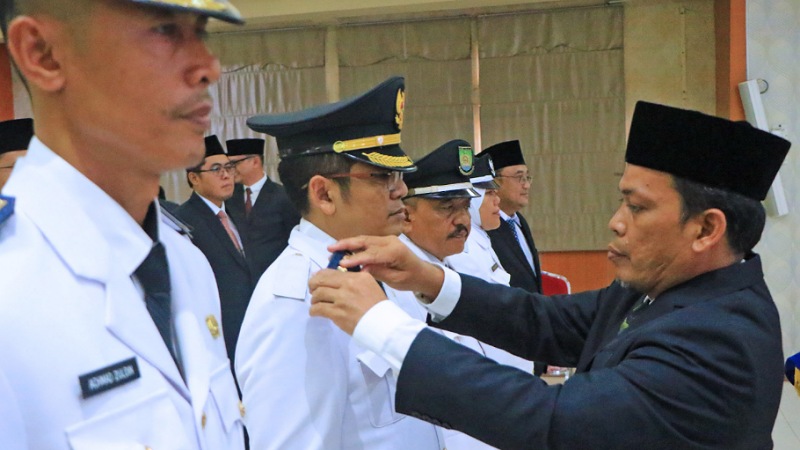 Pj Wali Kota Tangerang Nurdin melantik sejumlah pejabat sebagai bagian optimalisasi kinerja. [Foto: Dok Pemkot Tangerang/RMB]