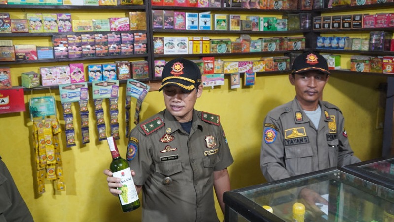 Satpol PP Kabupaten Tangerang Grebek Depot Jamu Jual Miras Jelang Ramadan