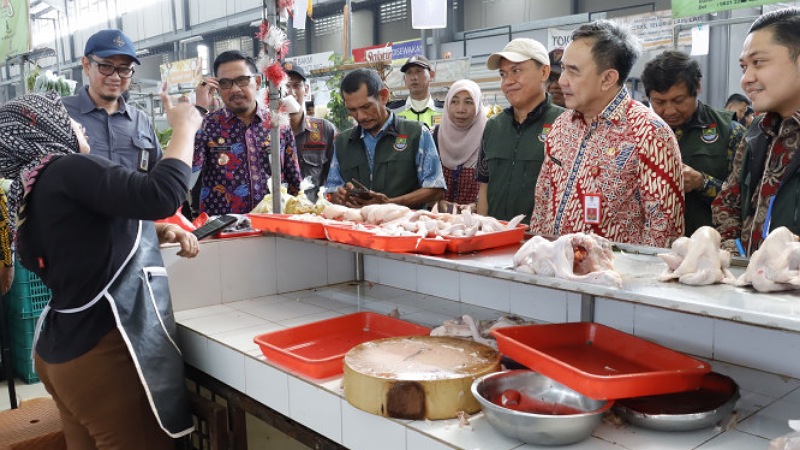 TPID Kabupaten Tangerang gercep turun ke pasar ngecek harga kebutuhan pokok jelang Bulan Ramadhan 1446 H. - Dok Diskominfo Tangerang -